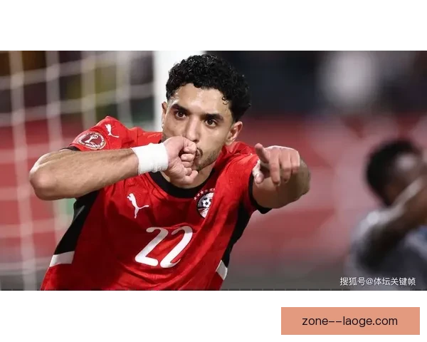 哈兰德健身房刻苦训练力量展现超强体能状态